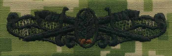 NWU Type III Warfare Devices & Breast Insignia Officer
