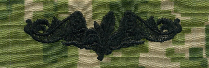NWU Type III Warfare Devices & Breast Insignia Officer