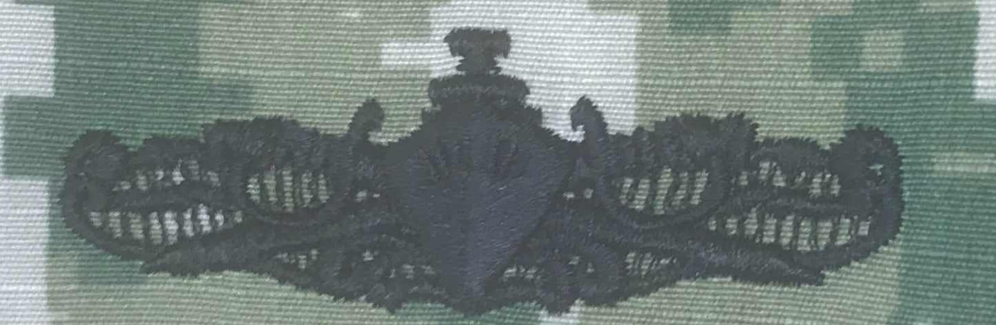 Type III Warfare Devices & Breast Insignia Enlisted