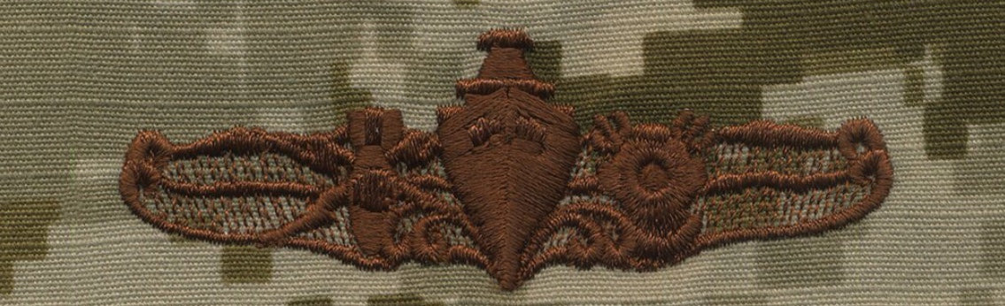 NWU Type II Warfare Devices & Breast Insignia Officer