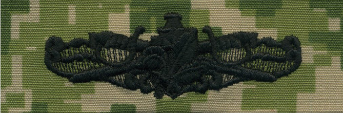 NWU Type III Warfare Devices & Breast Insignia Officer